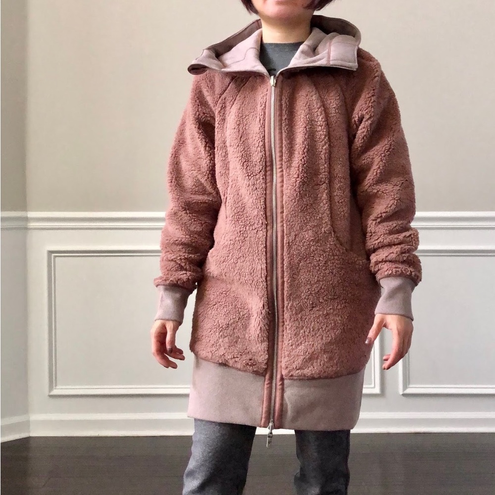 **SOLD**Special Edition Lulu Scuba Hoodie size 6! EUC!